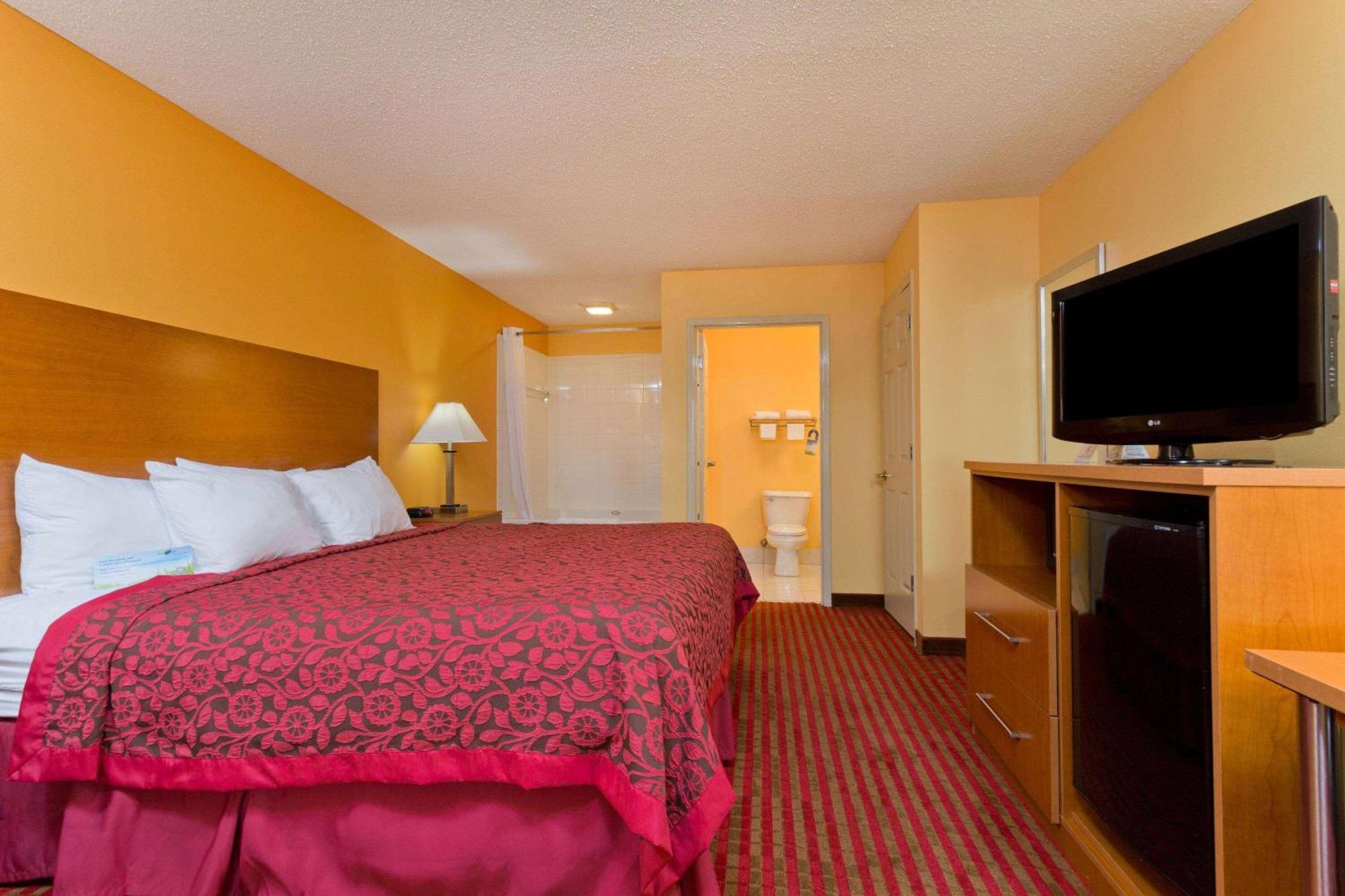 Days Inn By Wyndham Franklin Bagian luar foto